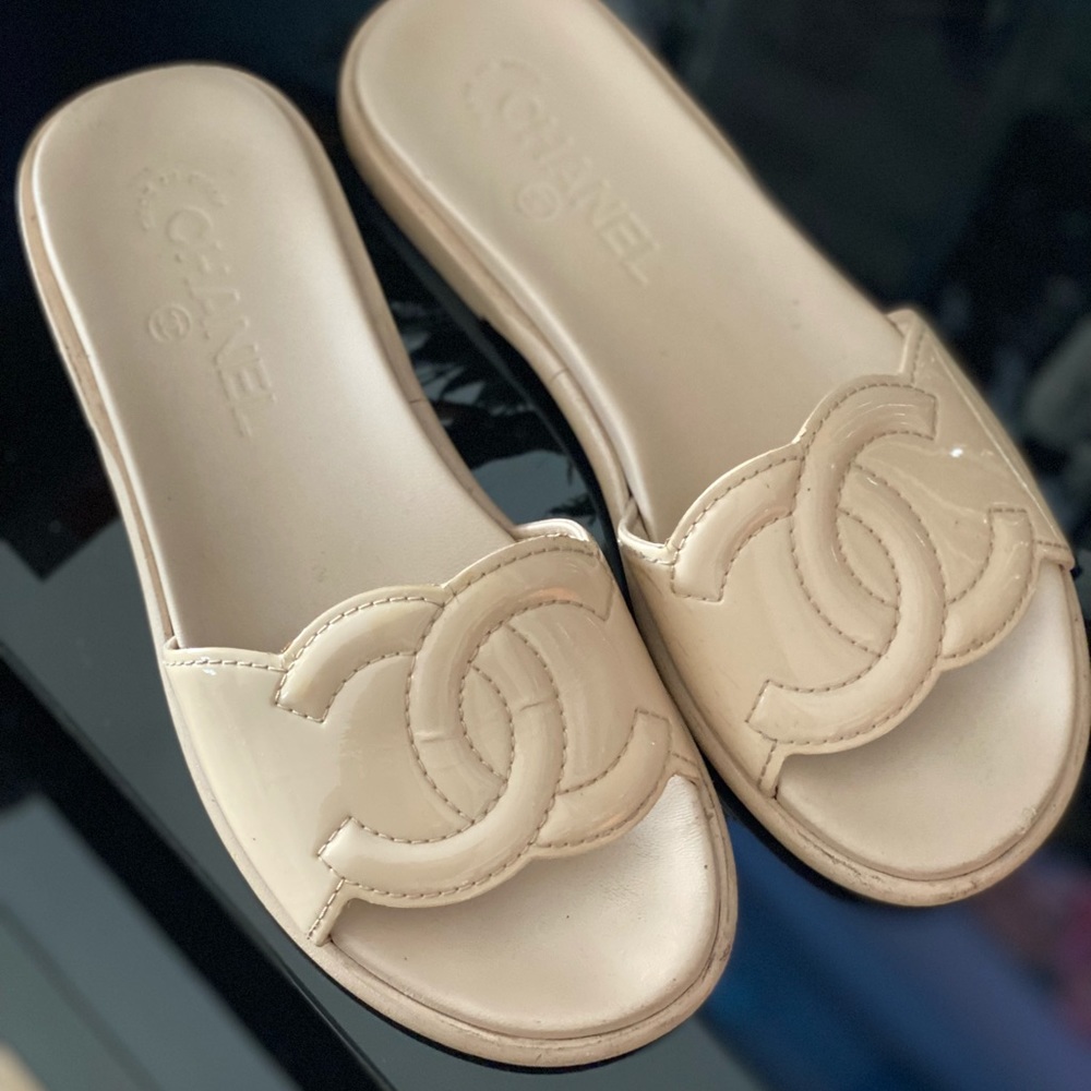 Authentic Chanel Slip-ons. - Picture 6 of 11